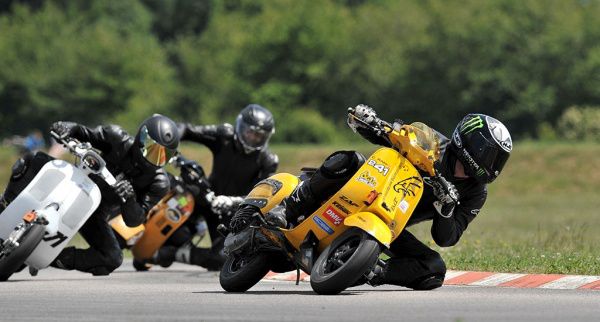 Vespa-race en ESC-opening in Mirecourt 2014