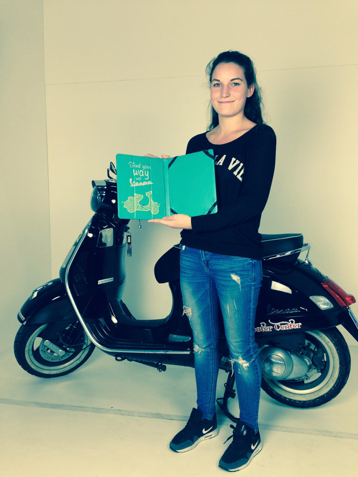 jill-vespa-ipad-huelle