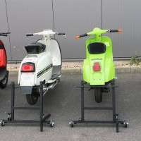 Vespa scooter mounting stand