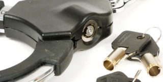 Lucchetto con manette -MASTER LOCK Cuff Lock (manette) - Livello10 - 55cm