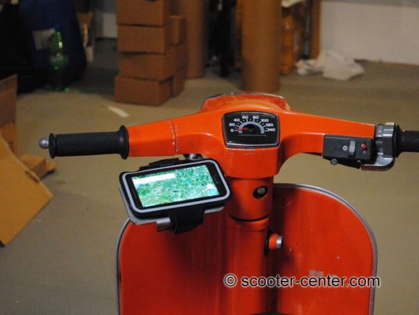 Smartphone Halterung für Vespa Roller - Scooter Center Scootershop Blog