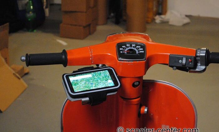 Smartphone holder (up to 5,5 ") -MRP- universal for hand-switched Vespa models - mounting under handlebar on mirror screw connection