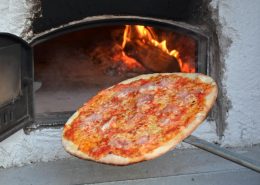 Leckere Pizza von Pizza Prinzip auf der Scooter Customshow Köln