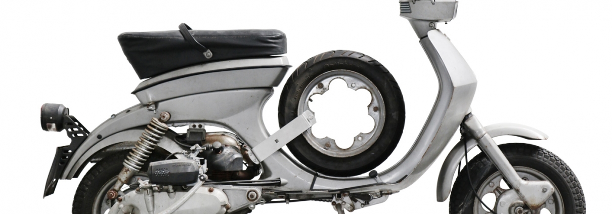 Spare wheel holder step-through -SCOOTER CENTER- Lambretta Lui, Luna, Vega, Cometa - stainless steel Scooter Center Product no .: 3333584VA