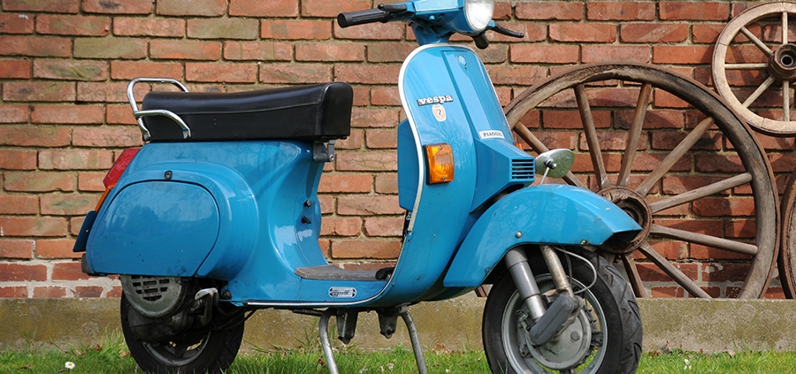 Vespa PK S with edge protection on the leg shield frame