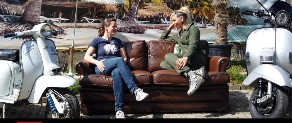 Auf der Couch beim Scooter Center. Ein Interview Julia Spitznas