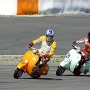 Course de scooter sur le circuit du Nürburgring Cologne 2006