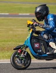 scooter-racing_challenge-scootenthole-magny-cours_scooter-center_4008