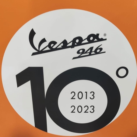 Logo Vespa 916 10 let